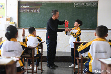 乡村教师|他用爱心陪伴乡村学子四十年