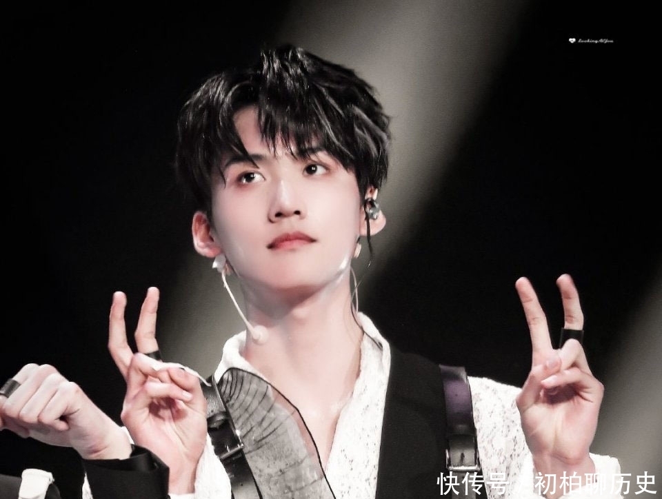 into1成团首秀 INTO1成团首秀起纷争,周柯宇舞台镜头仅有16秒,粉丝为其维权!