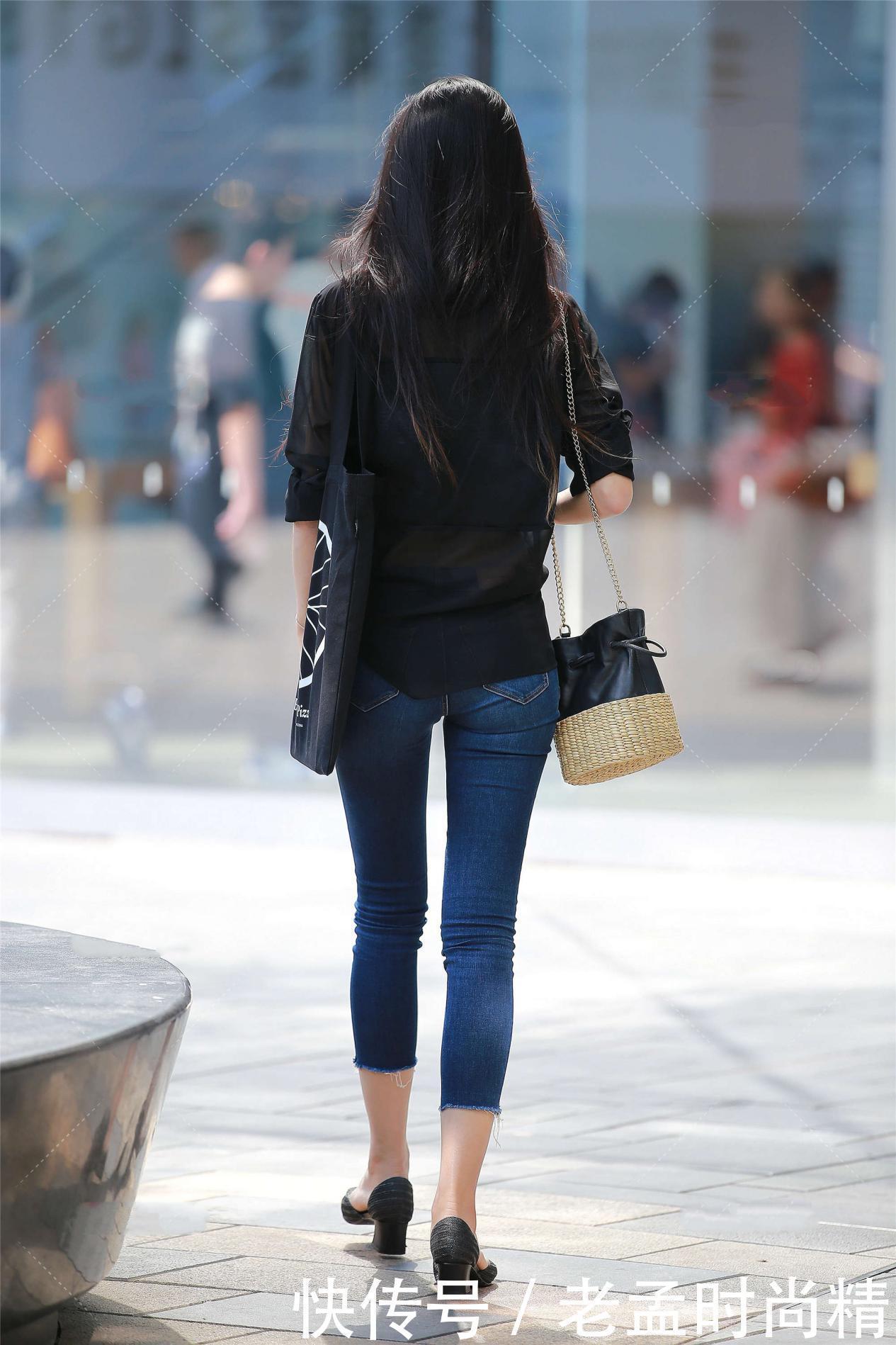 展现|街拍:设计感黑色衬衣, 搭配七分牛仔裤, 时尚街拍