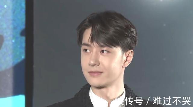 王一博片場笑不停,贊百里弘毅是技術(shù)流,幾秒鐘解開魯班鎖