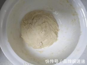 干面粉|烙饼时,别用凉水,用葱花和面,软香多层,比北方大妈做的还好吃