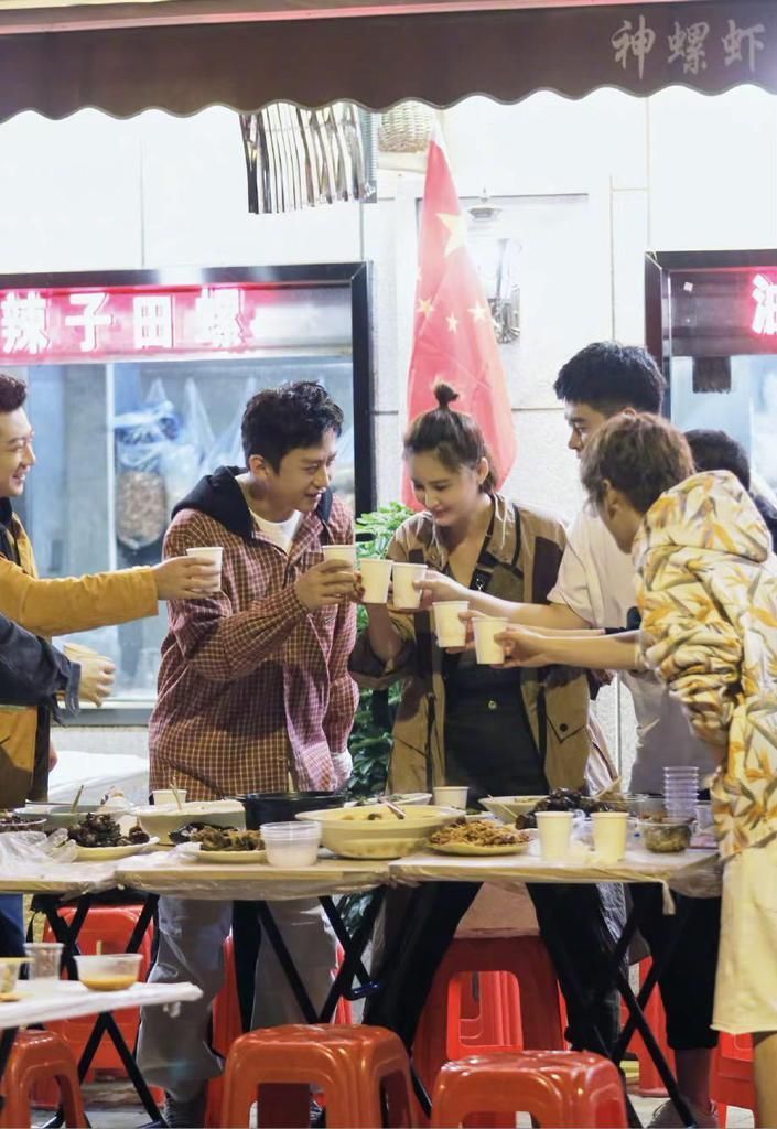 张歆艺半夜收陈赫夺命连环微信,没有通告费还要请客,五哈太拼了