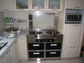 灶台用久了全是油污,每次清理都很费劲,教你简单方法就解决