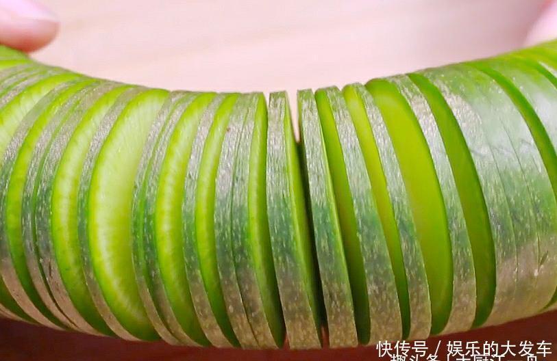 炸制|萝卜的这种吃法还是头一次见，不炒不凉拌，吃一次就忘不掉，真香