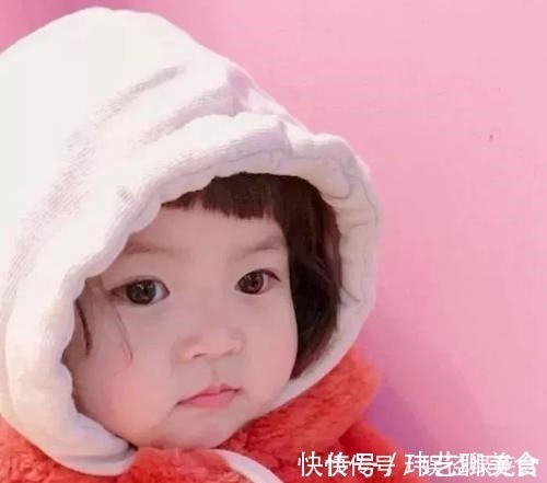 饮食习惯|胖墩宝宝泡脚走红,满身肉肉抢镜,网友成不了花朵成“多肉”啊