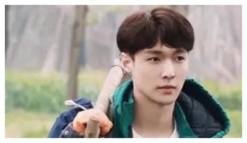 昔日|肖战首次跌出前10名,王一博在第四苦苦支撑,昔日顶流终落幕