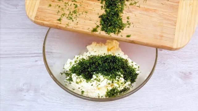 小茴香叶|临期牛奶别扔，加3个鸡蛋做成奶酪，2斤牛奶做一大块，又香又嫩