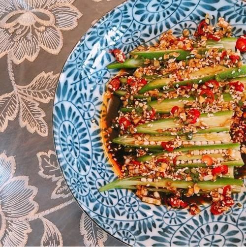 美食优选：水煮肉片，香辣南瓜蒸排骨，蒜香秋葵，苦瓜炒蛋的做法