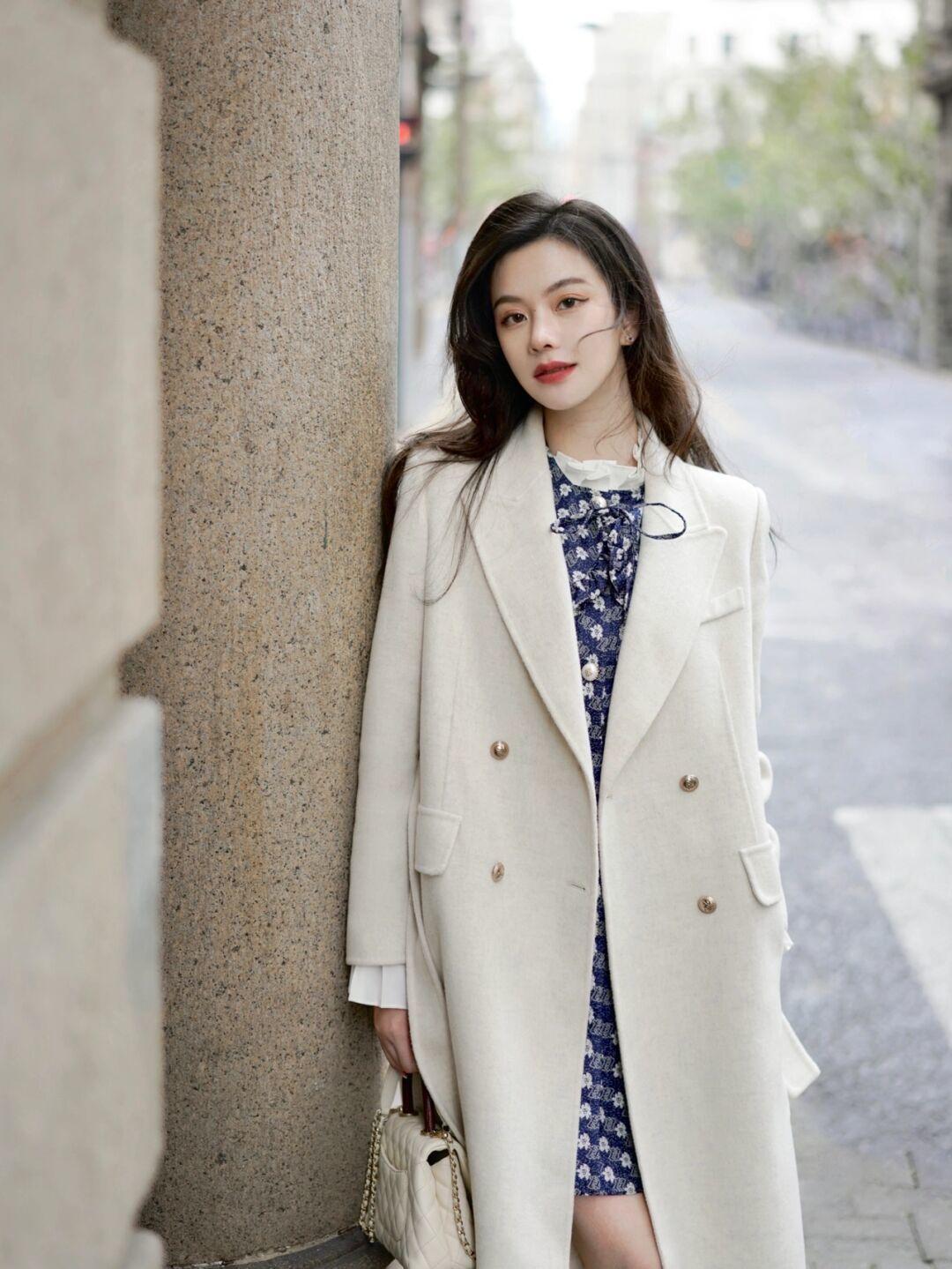 半身裙 穿衣懂搭配气质更出众,看看这些优雅高级的大衣搭配,保暖又时髦