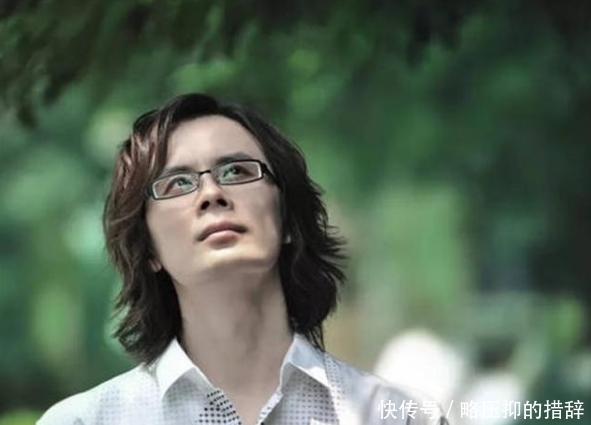 还记得歌曲《丁香花》吗?“那坟前开满鲜花”,这去世的人是谁?