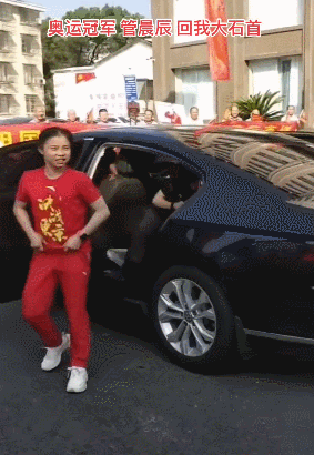 衣锦还乡|从宁波到荆州!17岁奥运冠军衣锦还乡,网友:太飘了,巴黎别去了