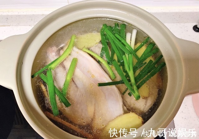 土鸡|炖鸡时,有人焯水,有人直接炖,都不对!教你一招,营养翻倍