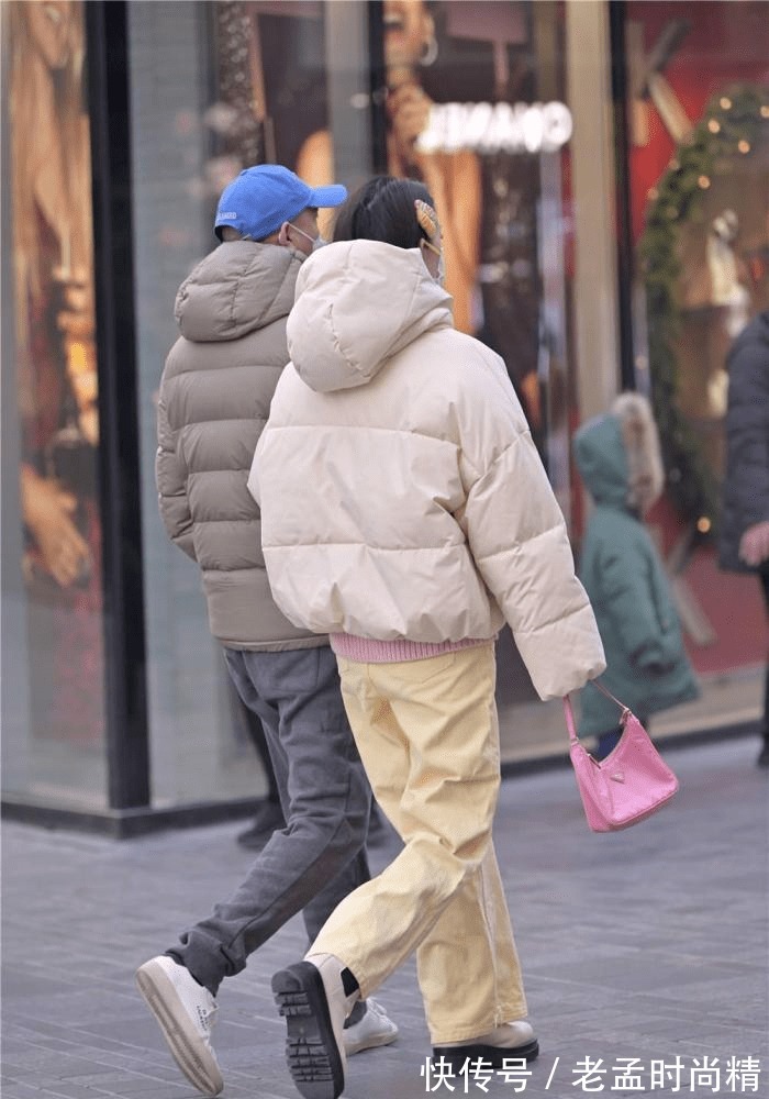 时尚 冬季搭配短款羽绒服,更有层次一些,穿出独特的时尚感觉