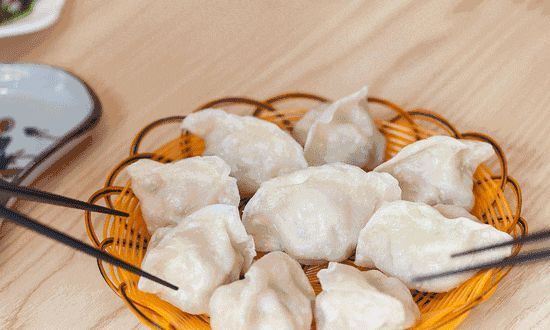 秋天要多吃这素饺子,不放鸡蛋不放肉,出锅2分钟全抢光,真解馋