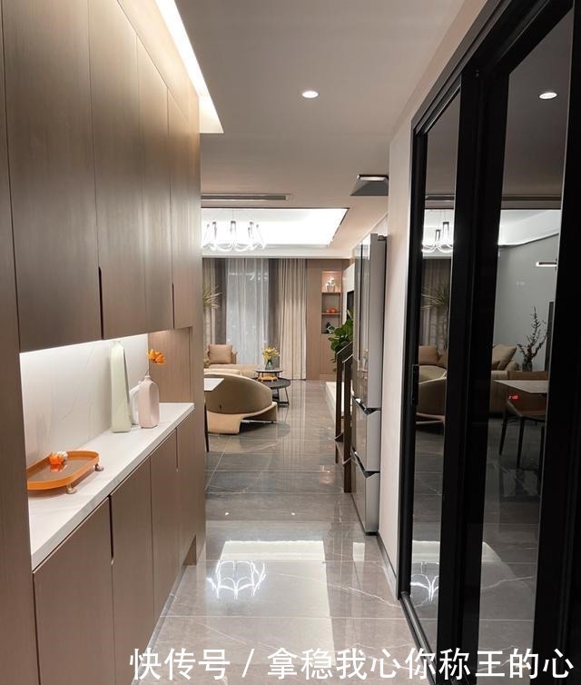 背景墙|高颜值的新房终于入住，电视墙非常大气，儿童房床头打柜子很实用！