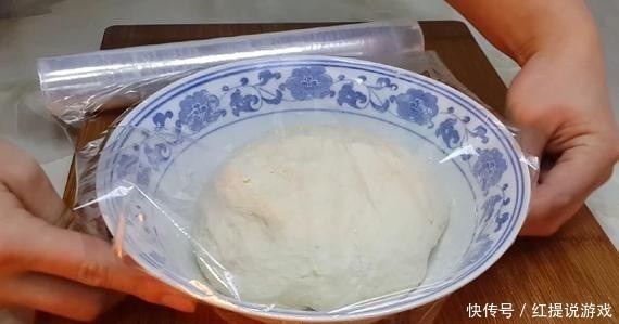 早上给家人炸点油饼,一口酥脆,搭上一碗豆腐脑,吃完浑身舒坦