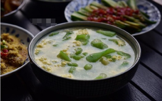 人的晚餐,4菜1汤,都是家常菜,一家人吃得很开心