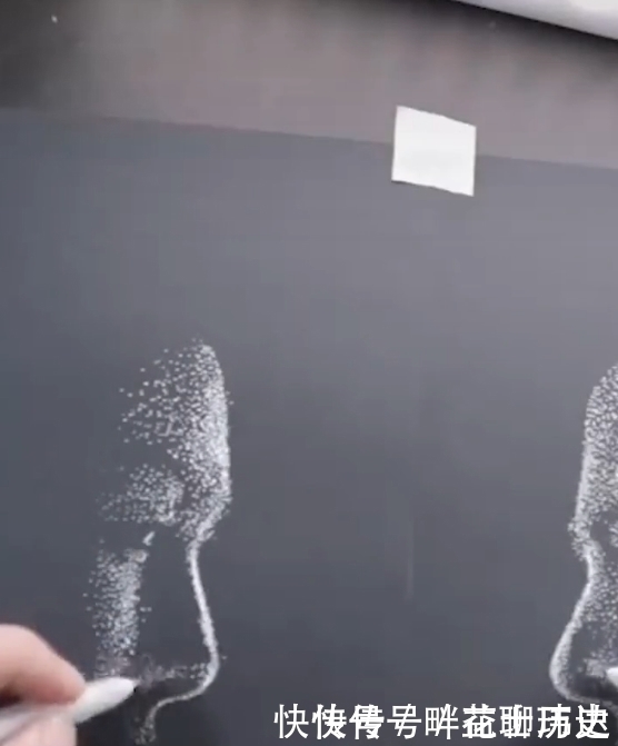 作画$美术生扬言双手作画,以为开玩笑,看到成品:别扶我,跪着挺好