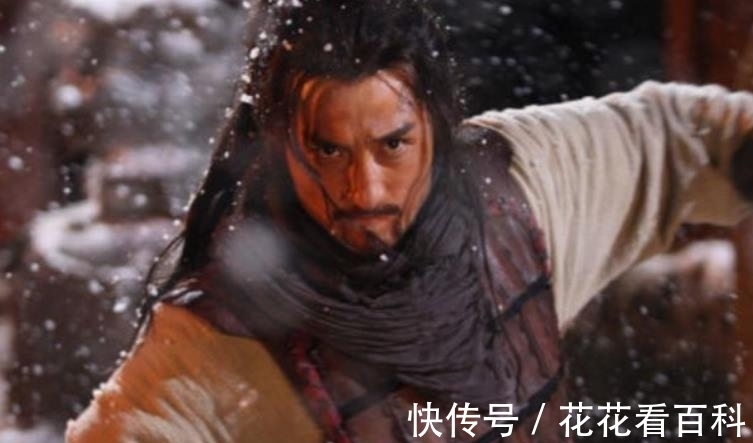 宋江#战呼延灼时，林冲一来秦明就躲，为何战关胜时，他却抢林冲头功？