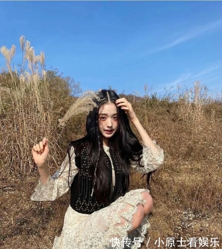 街拍|今秋热门编发造型,给时尚穿搭注入阳光感