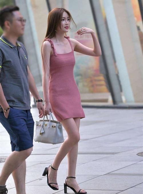 吊带连衣裙很好看，但是你真的穿对了吗？