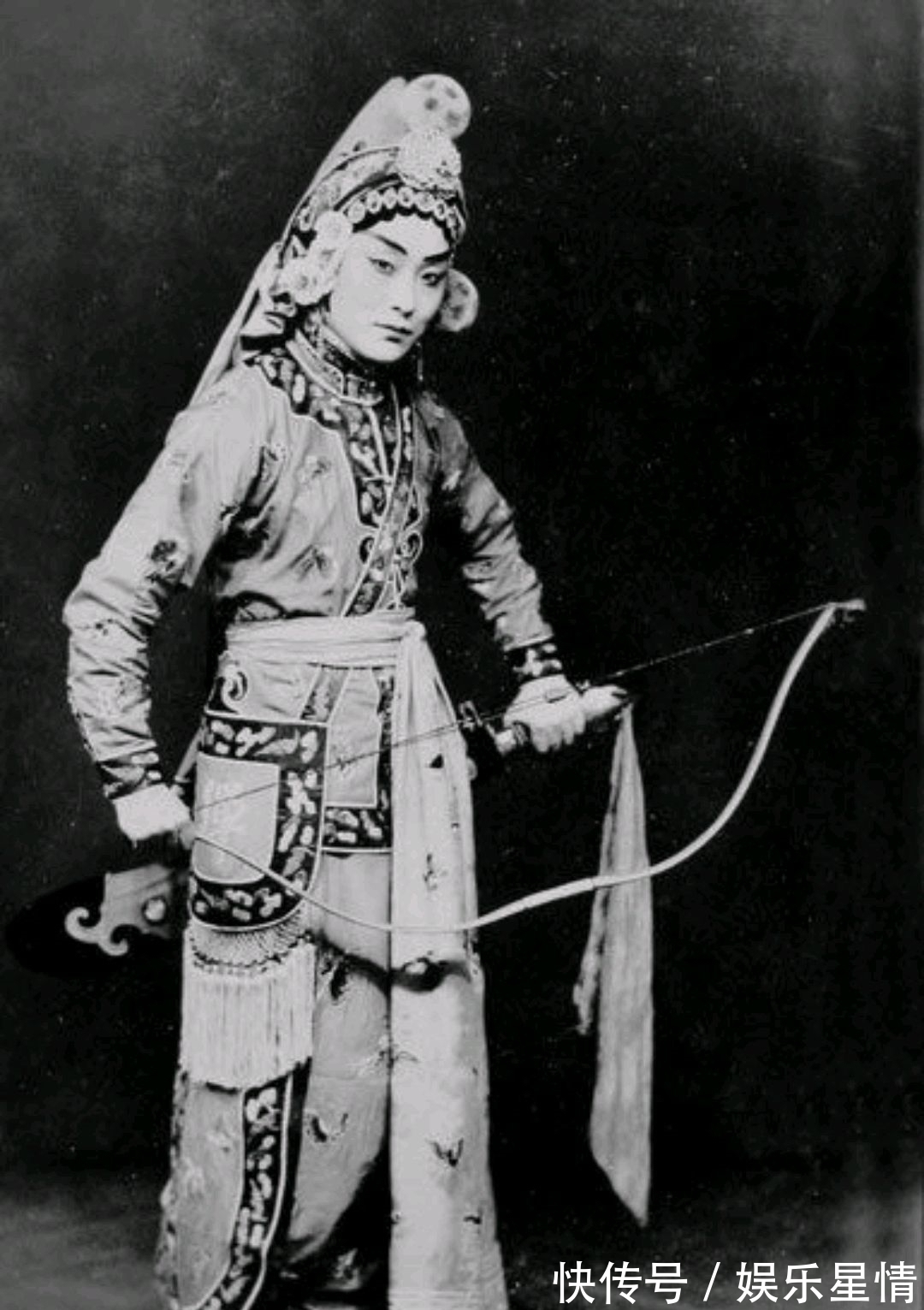 陕西省博物馆!京剧大师尚小云将全部收藏献给国家,却不知旗手为何有其八音盒