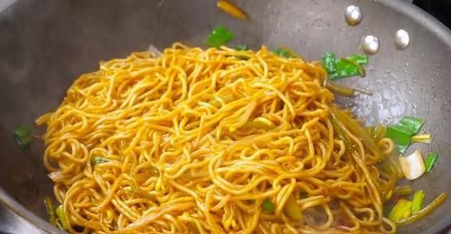 面条别煮着吃了，教你一个做法，我家一周能吃上6回，比肉还香