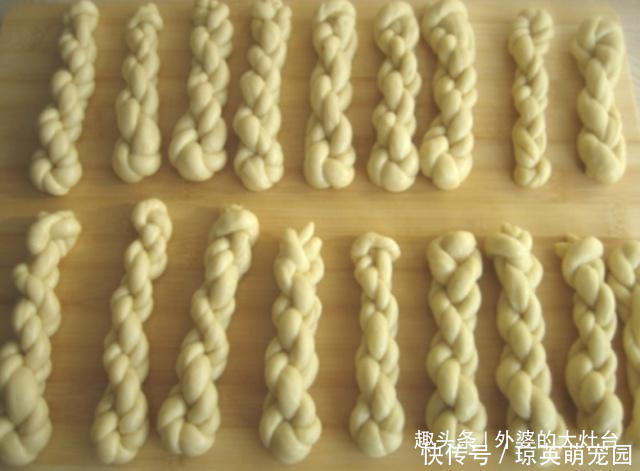 窍门|麻花酥脆有窍门,面粉里多加一勺调味,在家就能做,不比早餐店差