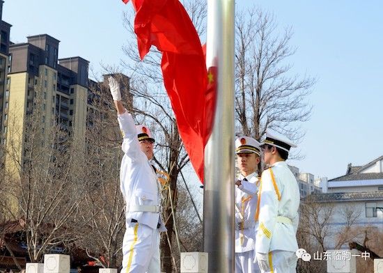 升国旗仪式|踔厉奋发向未来！临朐一中举行2022年元旦升国旗仪式