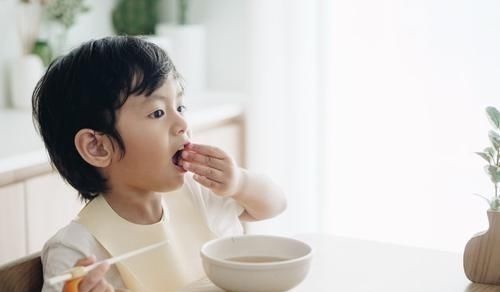 积食|5岁前管住孩子的嘴，儿科医生3种食物不能吃，容易积食不长个