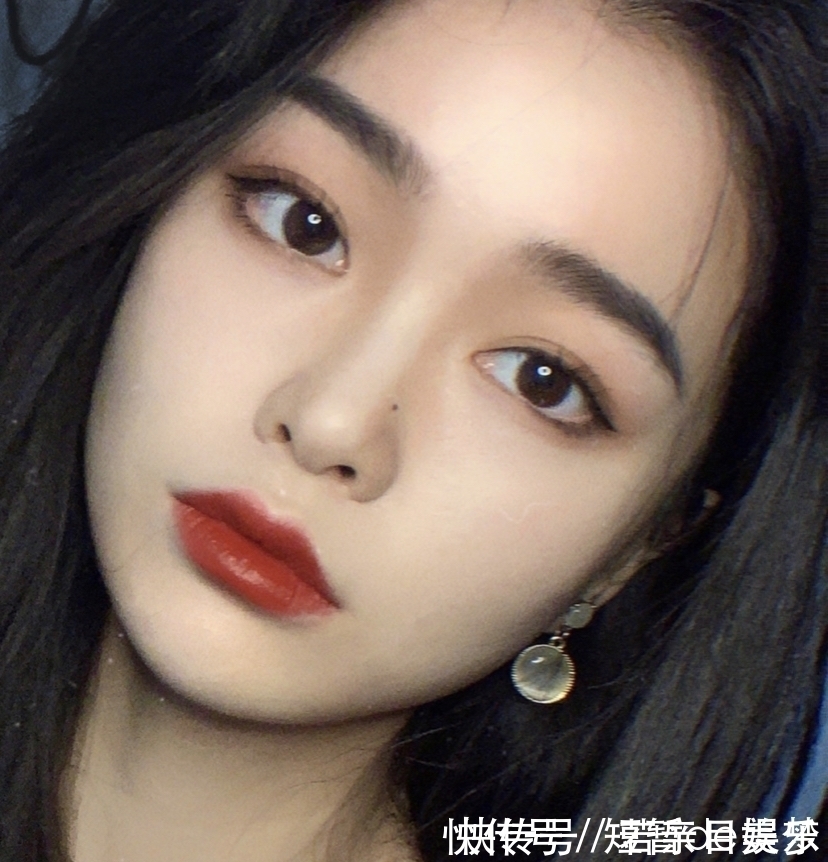 口红 “国货之光”花西子散粉遭吐槽,这几支口红却意外受到好评