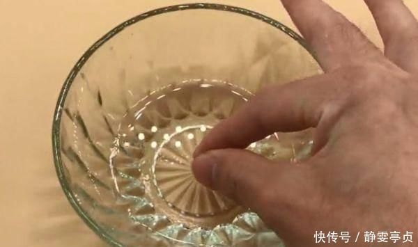 手指|手指被502胶水粘住了别着急只需要泡一泡,胶水立马融化