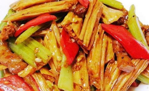 腐竹|常給家人孩子做的營養(yǎng)菜，簡(jiǎn)單易做，營養(yǎng)又下飯，補(bǔ)鈣個(gè)子高！