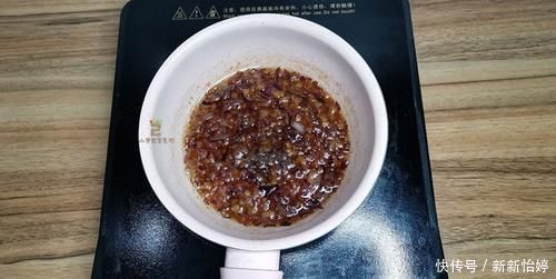 无论烙什么饼,和面时多加一种料,烙出的饼酥脆松软,凉了也不硬