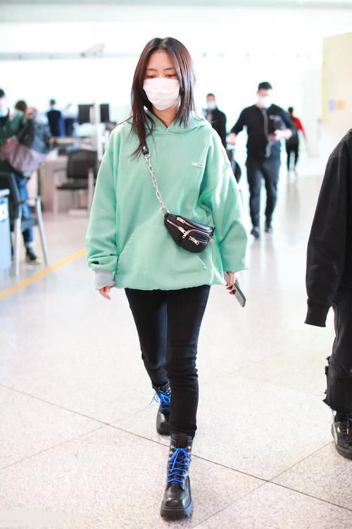 薄荷绿色清新明快有质感，而且优雅又大气，很适合春天