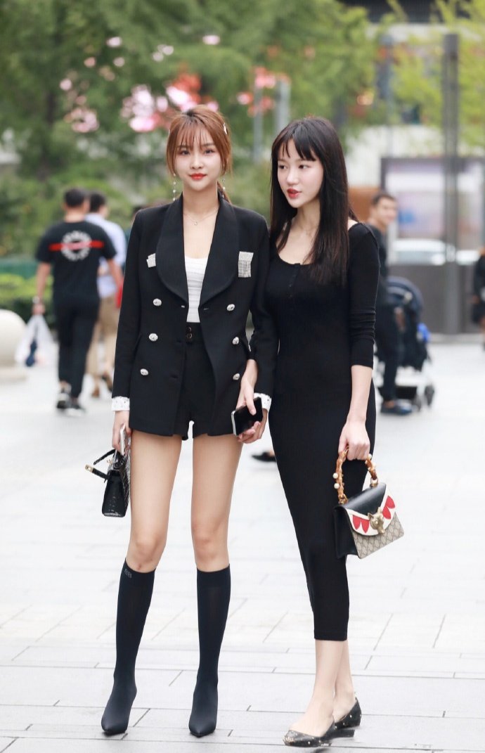 小姐姐穿一身名牌,气质出众,一般人养不起!