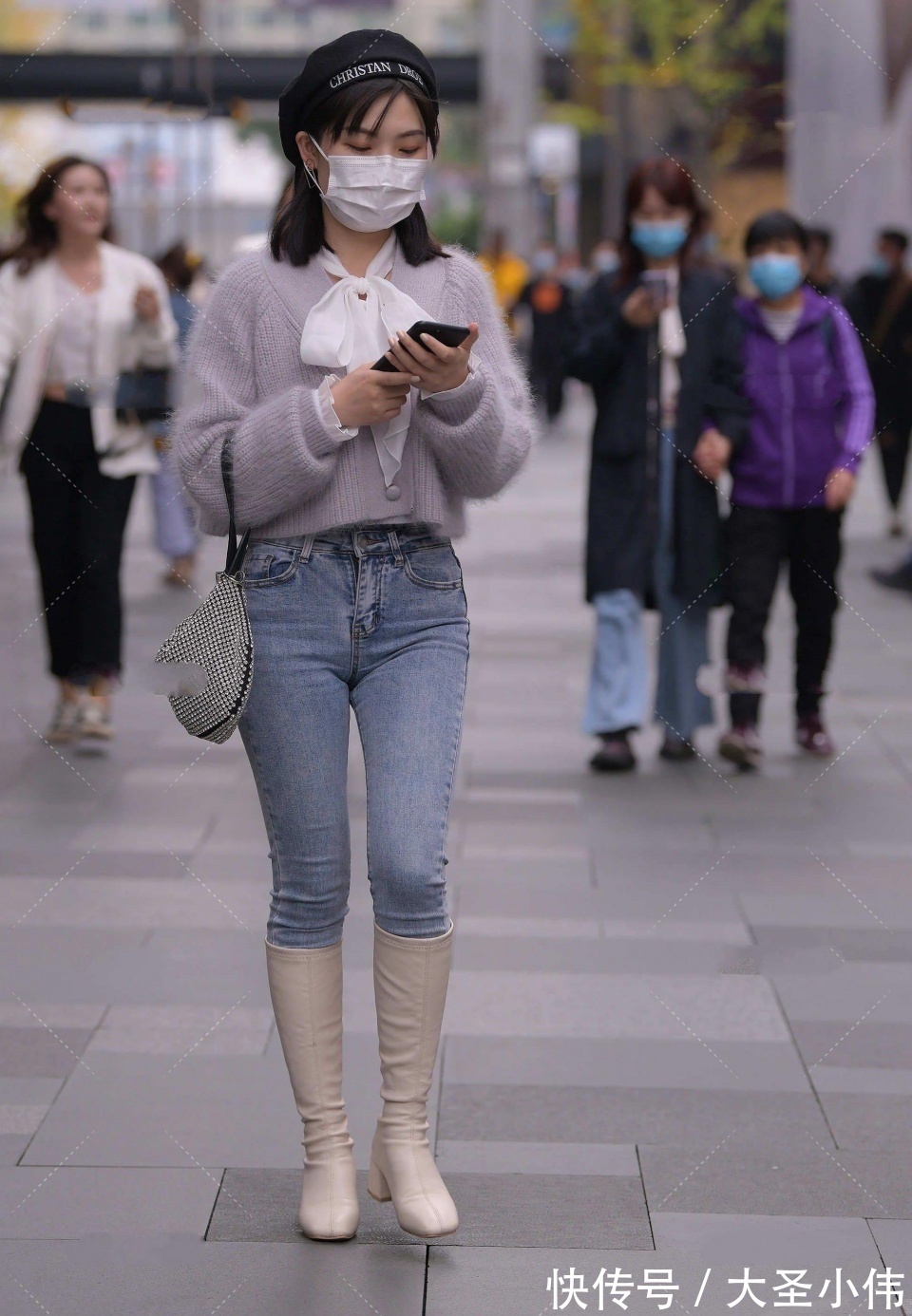 女人|美女街拍:生完孩子的成熟女人,走起路来气质完全不一样!我真喜欢这种女人