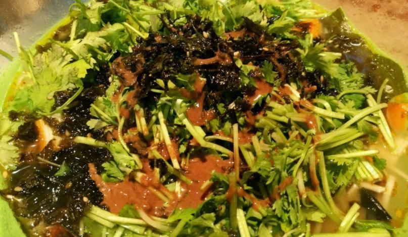 烦恼|香菜竟有这种大用处,解决了很多人的烦恼,只需在水里煮一煮即可