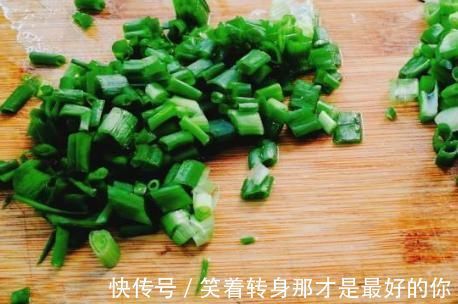 面糊|1根白萝卜2个鸡蛋,10分钟搞定早餐,鲜香柔软味道佳,耐饿性强