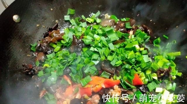 黑木耳|冬季必备的进补素菜,它排第1名,钙和铁比牛肉高,要常给孩子吃