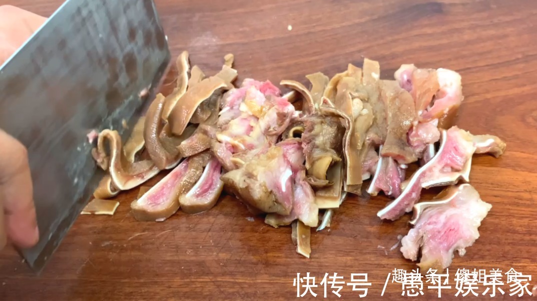 卤猪耳朵|菜市场遇见此菜别手软,营养很全面,和黄瓜拌一拌,好吃又解馋