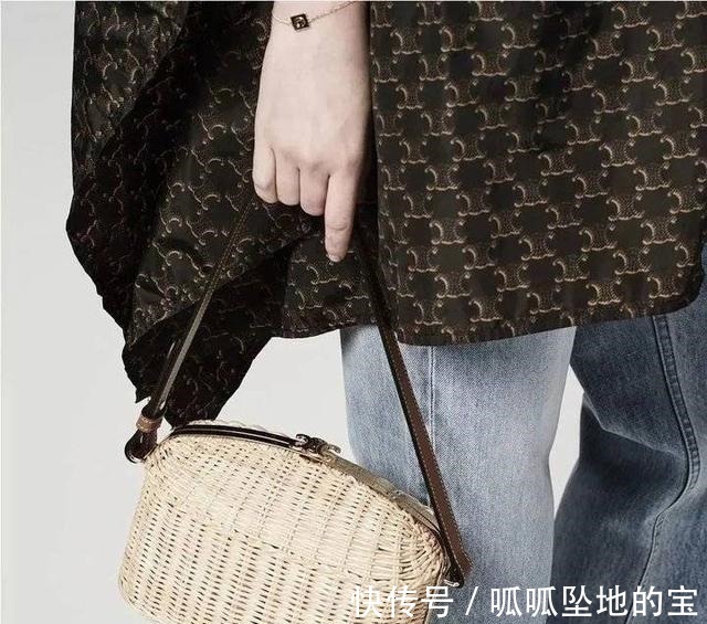 oblique 我和钟楚曦的度假差距 就是这只草编包！