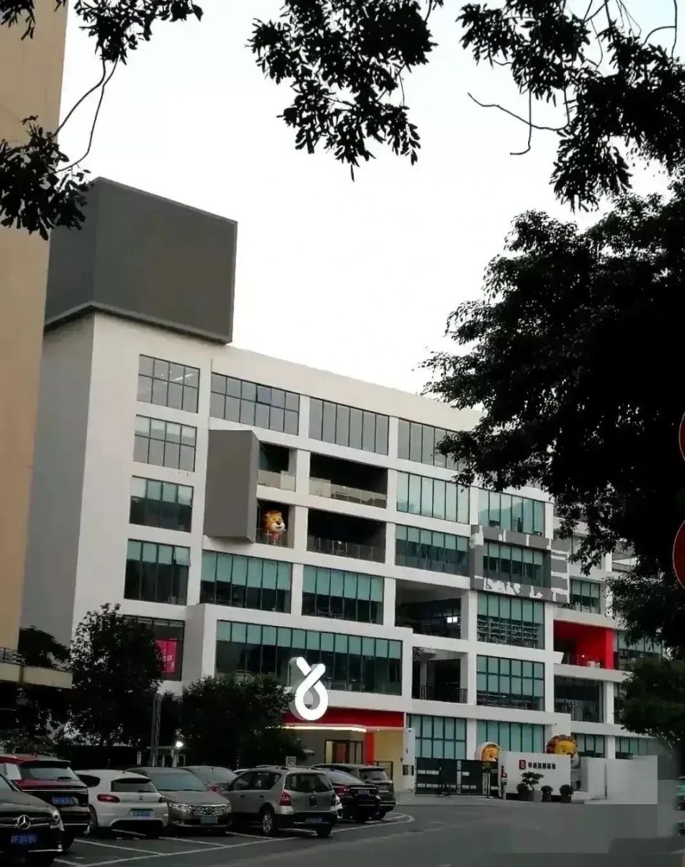 辛巴弟子蛋蛋直播间宣布：辛巴27日复出，号召所有辛巴家人回家！