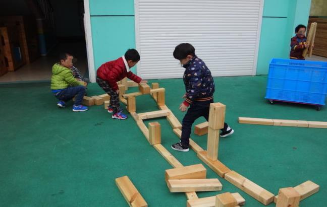 父母|磨蹭的孩子有隐藏优点,反复催促他效果不大,父母该如何做?