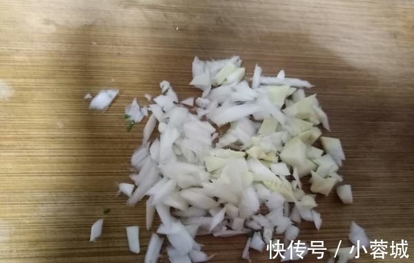 做法|胡萝卜别总炖煮烧，试试这个做法，挑食的“熊孩子”吃得很开心
