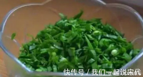 饺子皮别用来包饺子了,又教你一个新吃法,咬一口满口香!