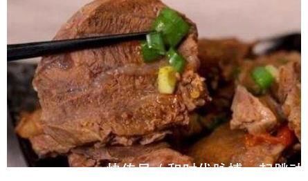 为何卤牛肉卖得比鲜牛肉便宜?商贩不小心说漏嘴,网友:被套路了!