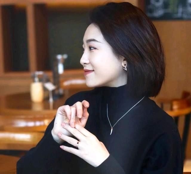 正确 这才是毛衣的正确穿搭,简单优雅又减龄,轻松穿出20岁的感觉