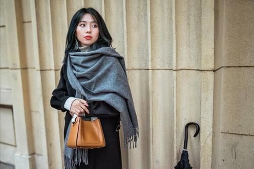 穿衣保暖高级并不难，你还缺少一款披肩，选对了时髦又优雅