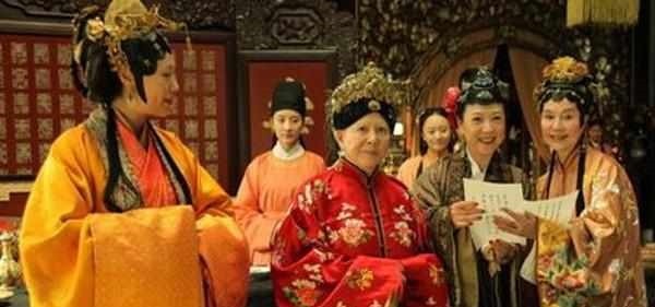 史家还有一位举足轻重的人物,是史侯开府以后的嫡女史太君。